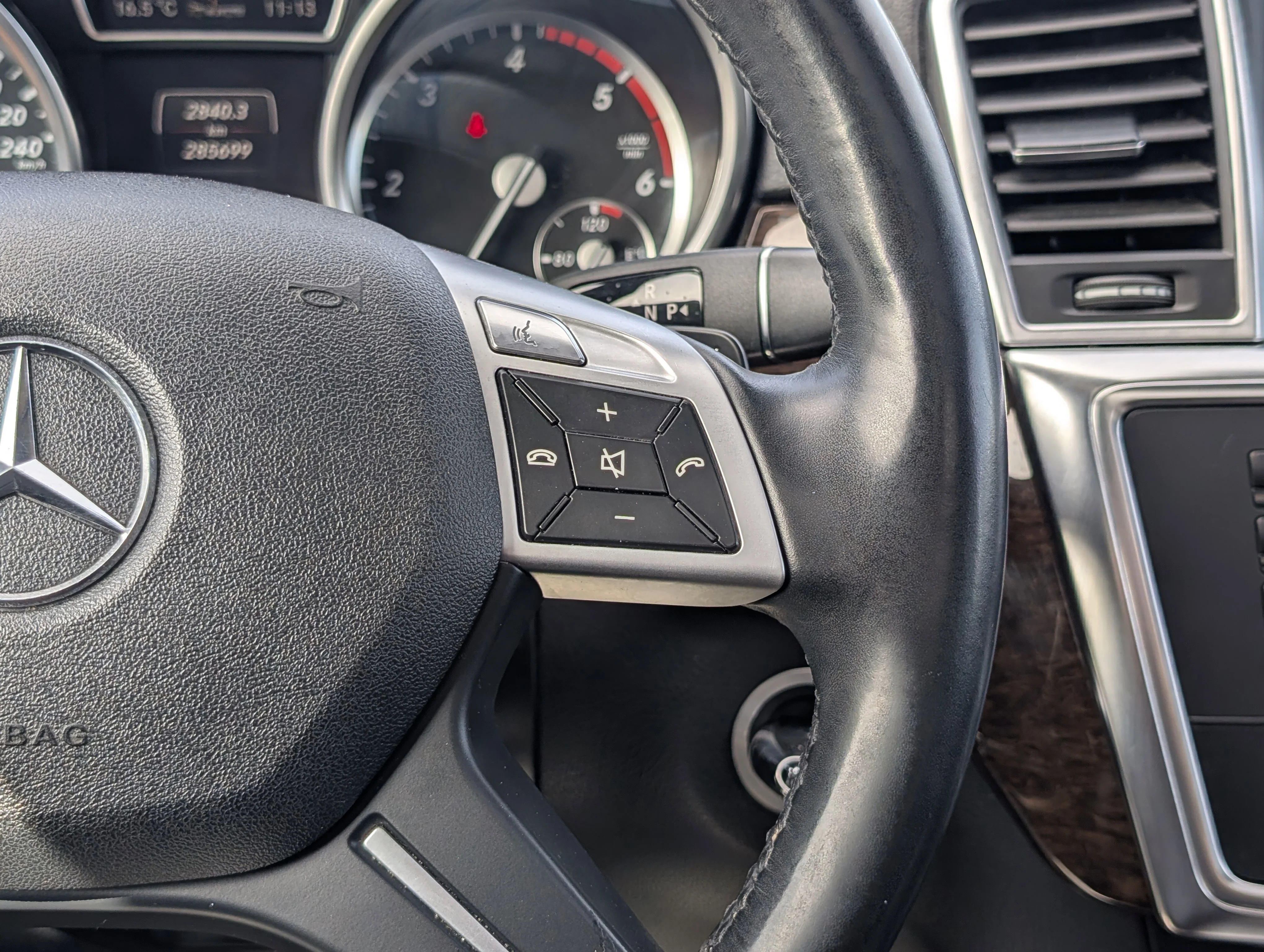 Used 2013 White Mercedes-Benz GL 350 BlueTEC image 28