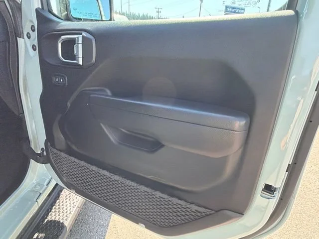 Used 2023 Earl Clearcoat Jeep Willys 4xe image 8