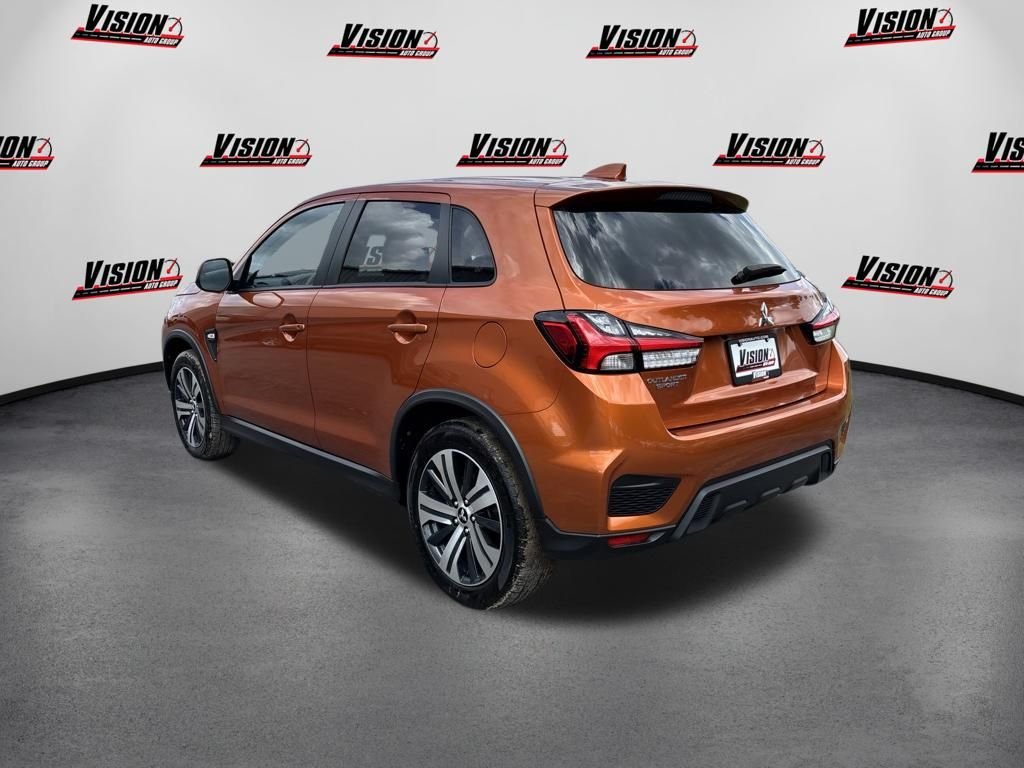 Used 2024  Mitsubishi 2.0 ES image 3