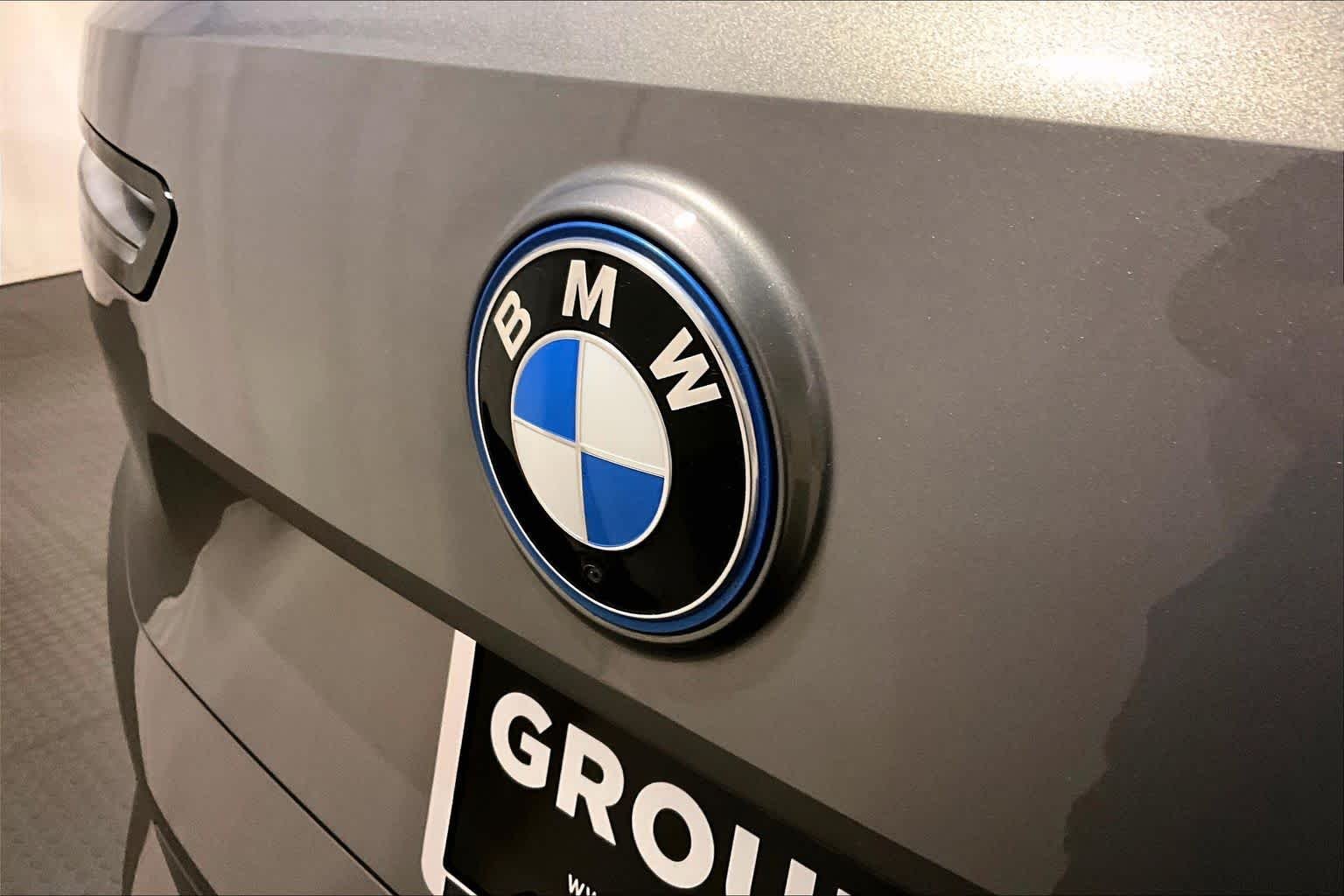 Used 2025  BMW xDrive50 image 30