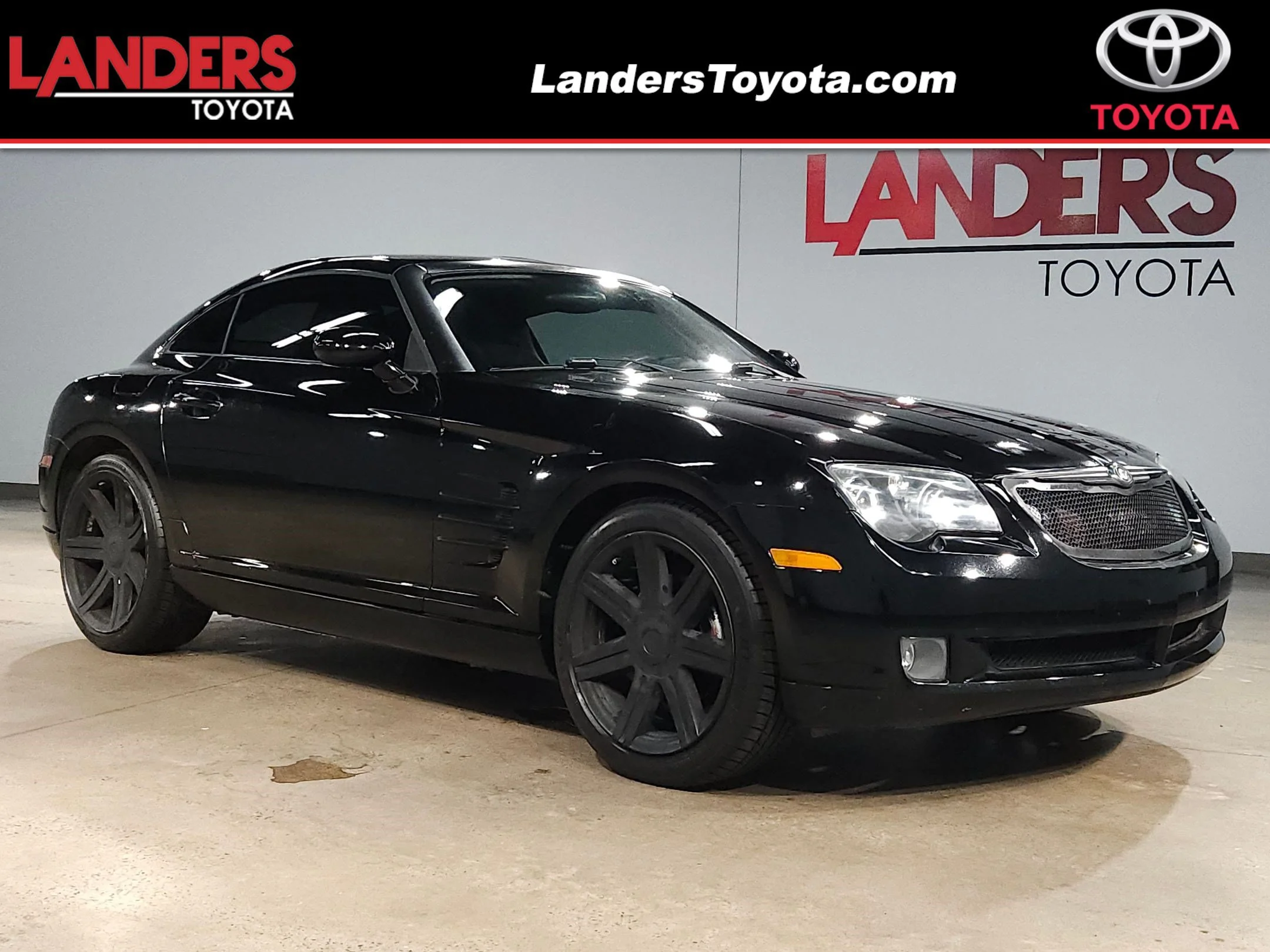 Used 2004 Black Chrysler  image 1