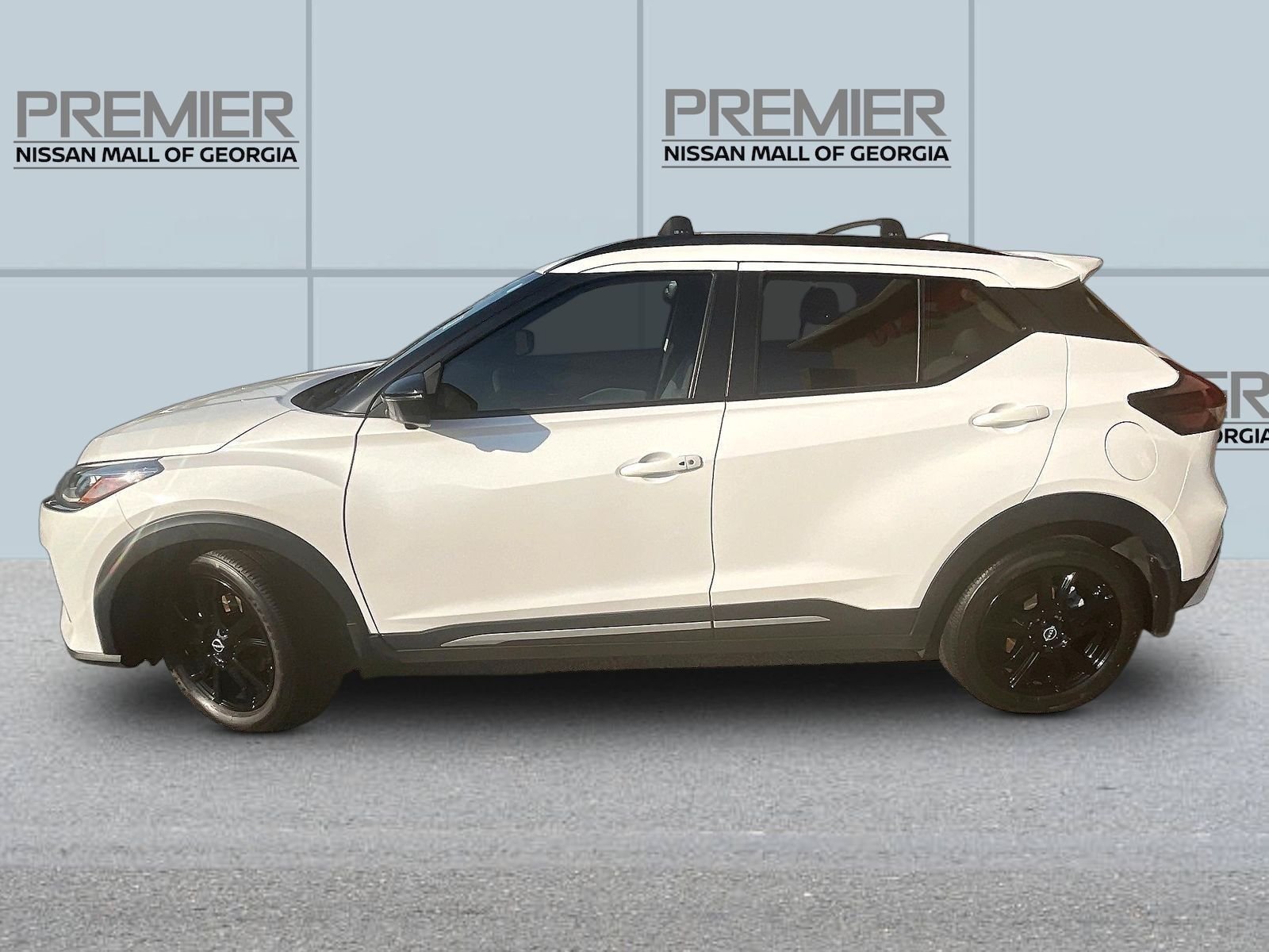 Used 2024 White Nissan SR image 4