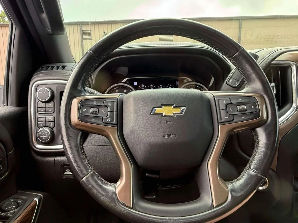 Used 2021 White Chevrolet High Country image 22