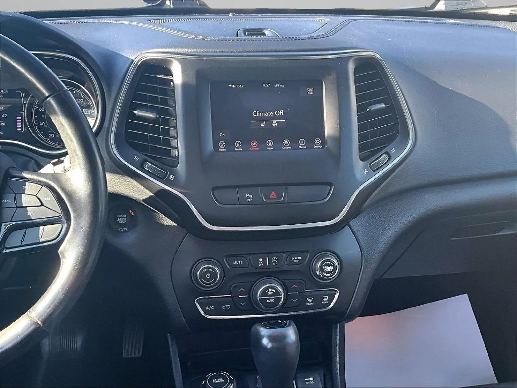 Used 2020 Black Jeep Latitude Plus image 7
