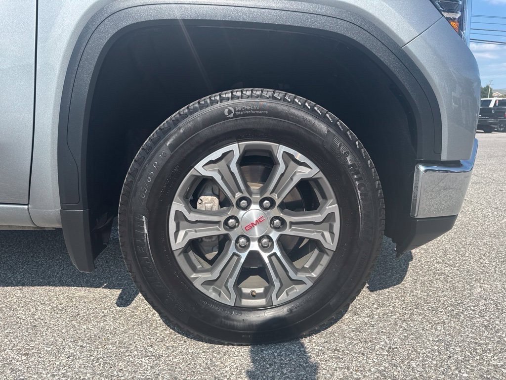 Used 2025 Silver GMC SLT image 36