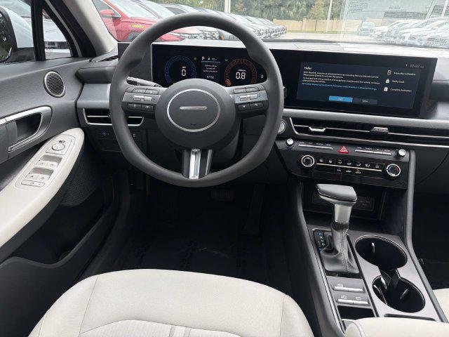 New 2026 White Hyundai SE image 20
