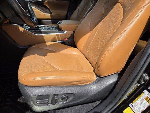 Used 2022 Opulent Amber Toyota Platinum image 10