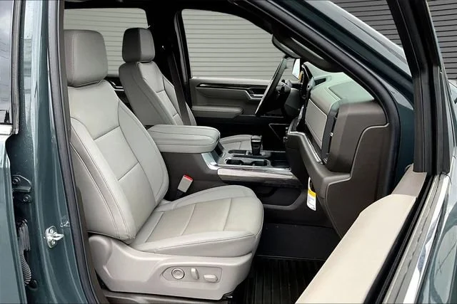 2025 Chevrolet Silverado 1500 LTZ - Photo 11