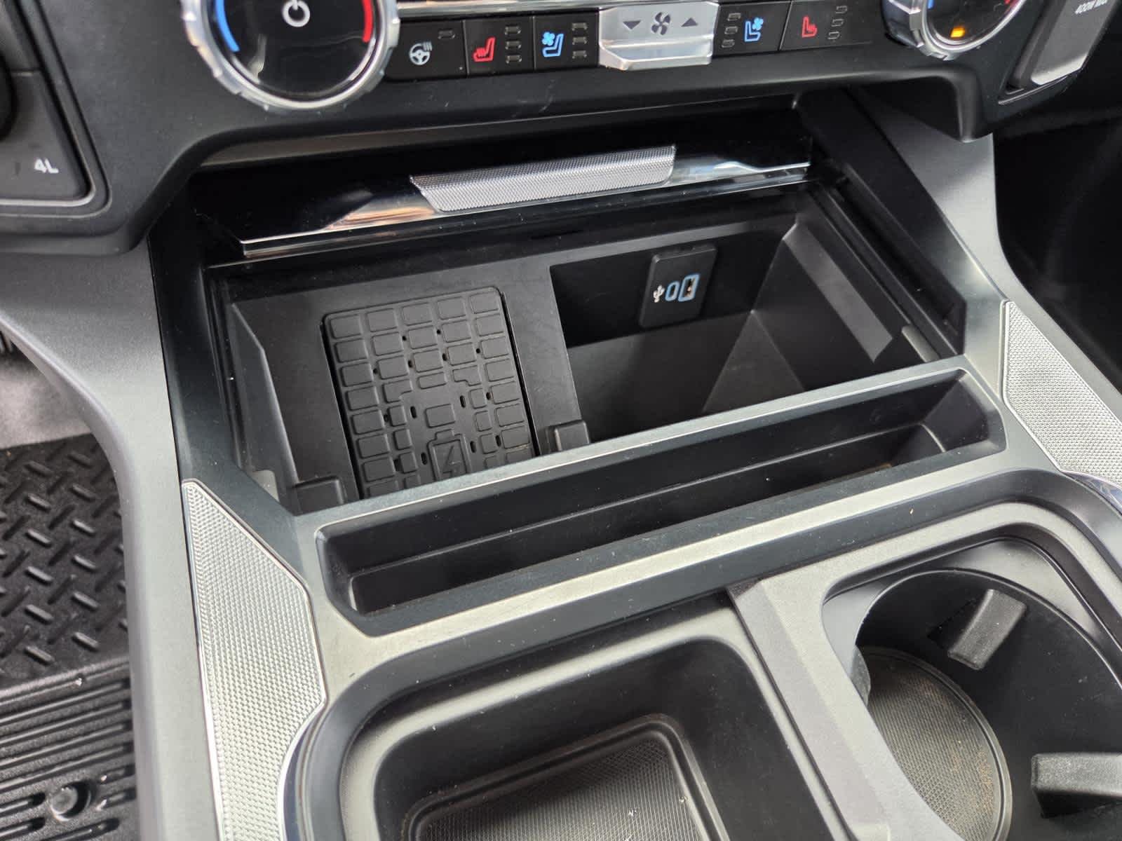 Used 2023 Agate Black Metallic Ford LARIAT image 24