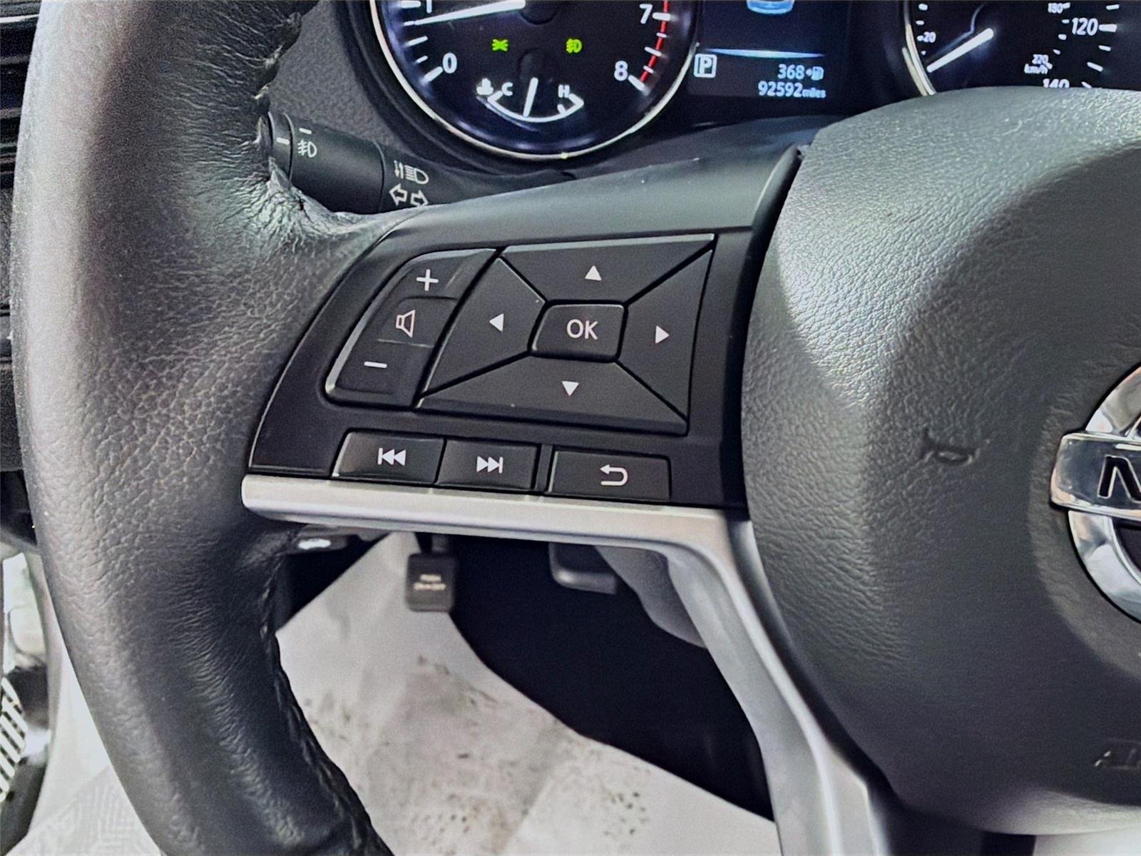Used 2017 Brilliant Silver Nissan SL image 39