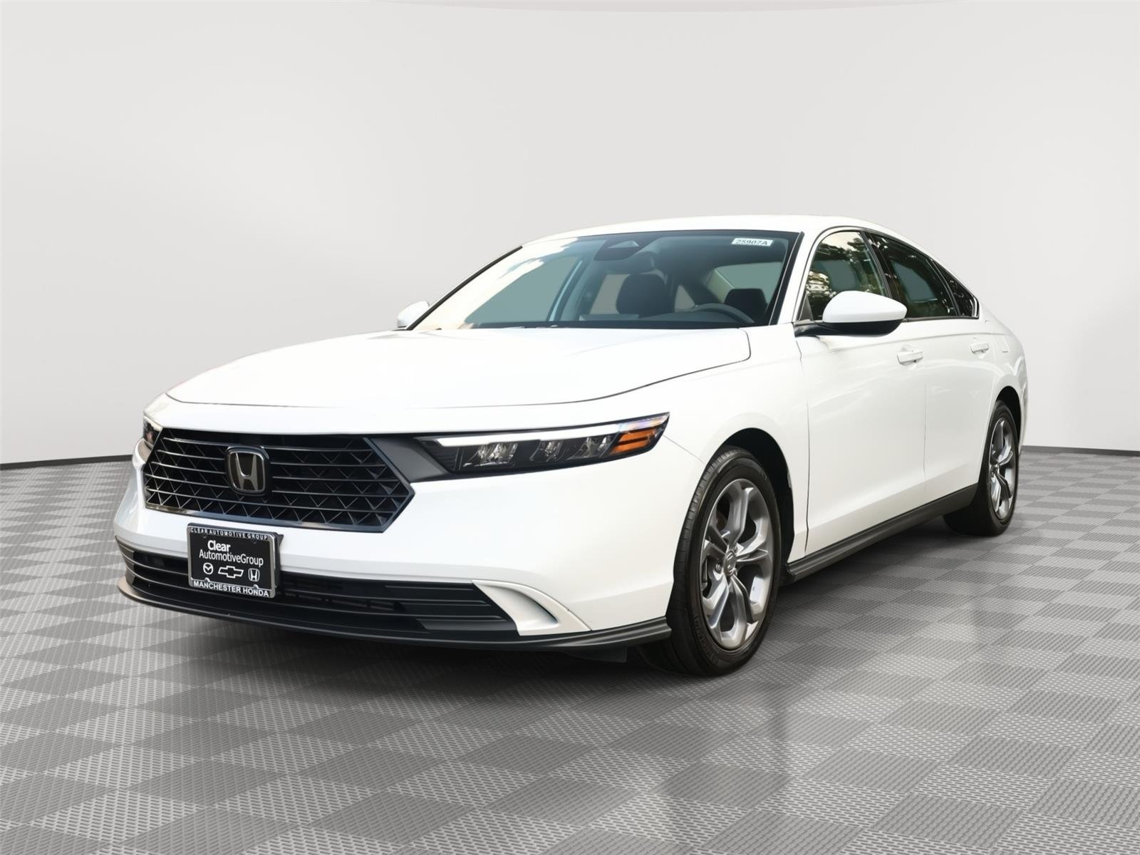 Used 2024 Platinum White Pearl Honda EX image 3