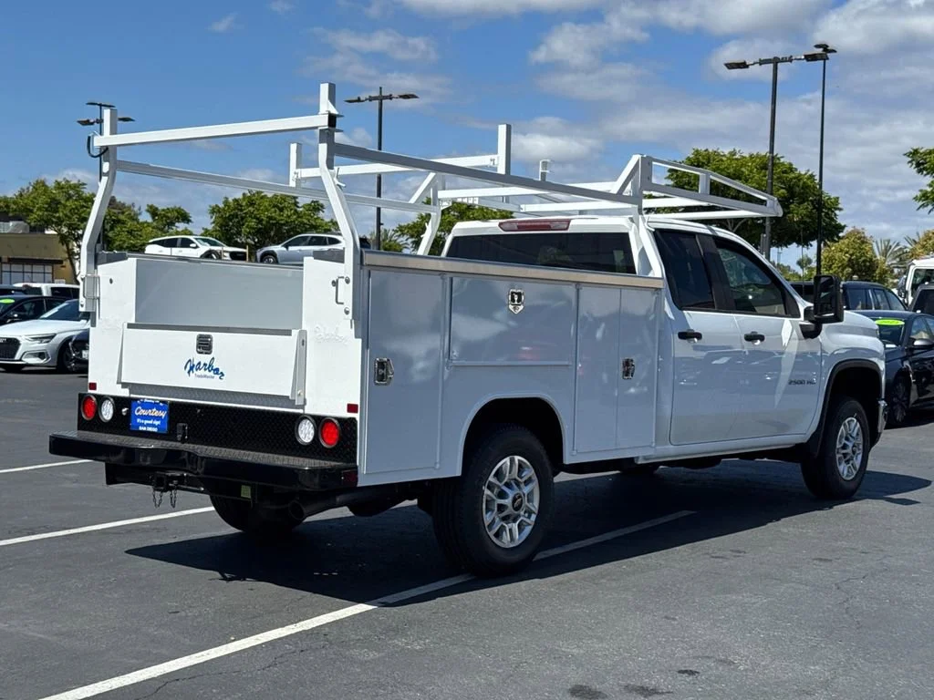 New 2026 Summit White Chevrolet WT image 11