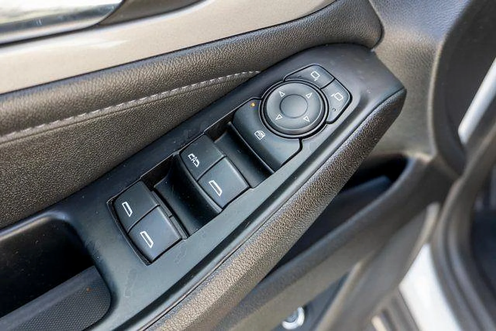 Used 2023 Summit White Chevrolet AWD LT Cloth image 20