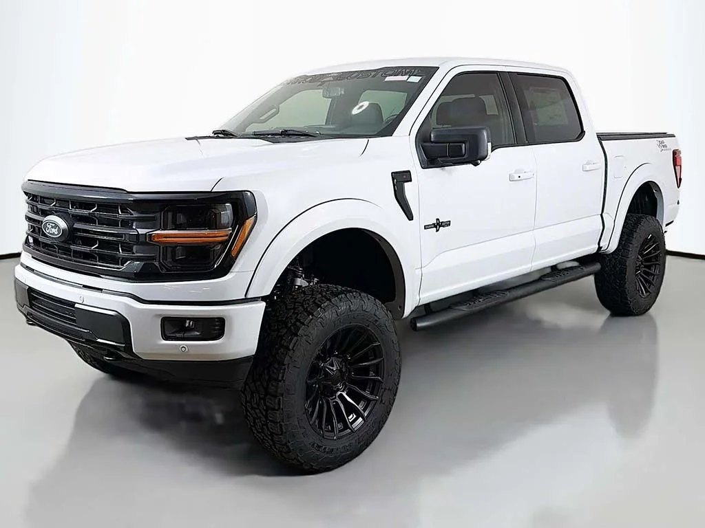 New 2025 Space White Metallic Ford XLT image 9