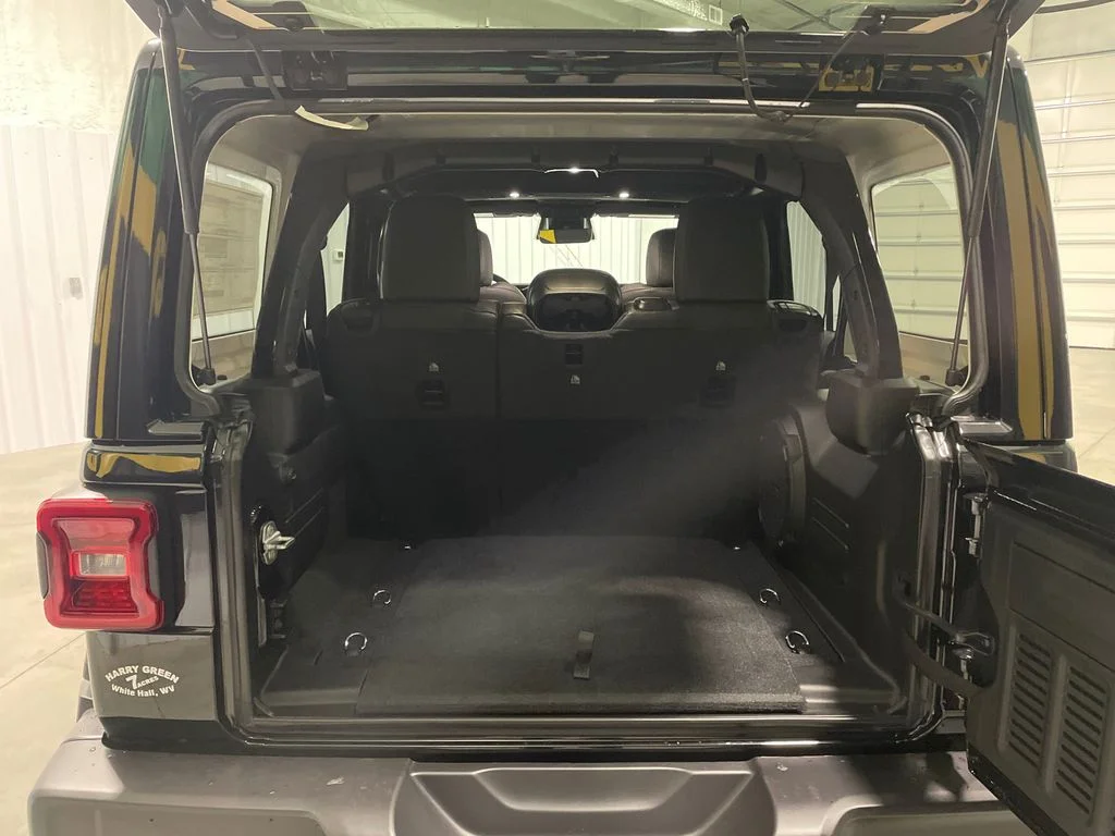 New 2026 Black Clear-Coat Exterior Paint Jeep Sahara image 8