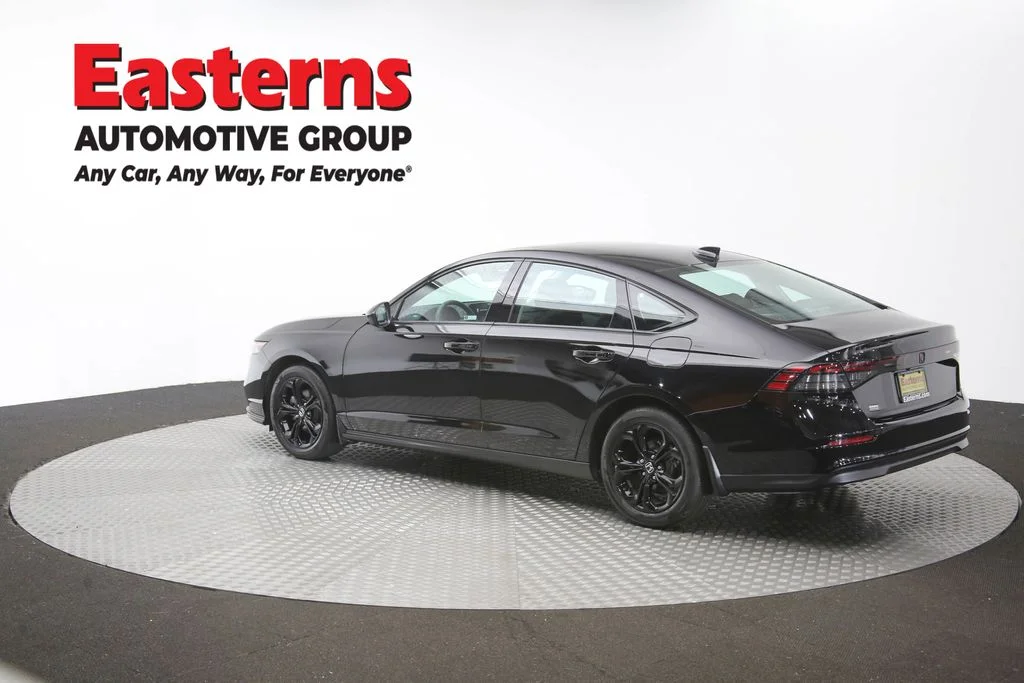 Used 2025 Black Honda SE image 63