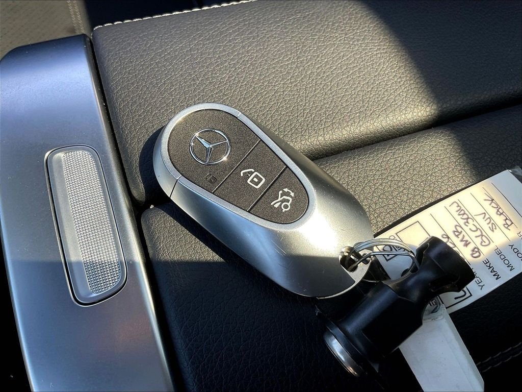 Used 2026 Black Mercedes-Benz GLC 300 image 34