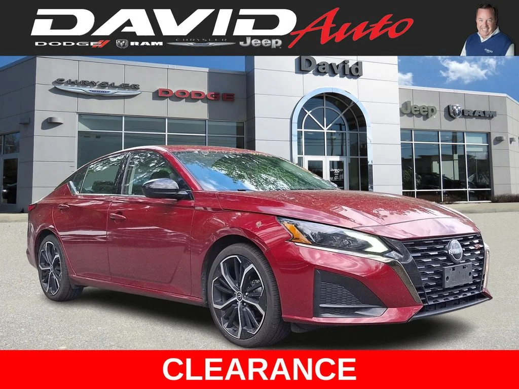 Used 2024 Red Nissan 2.5 SR image 1