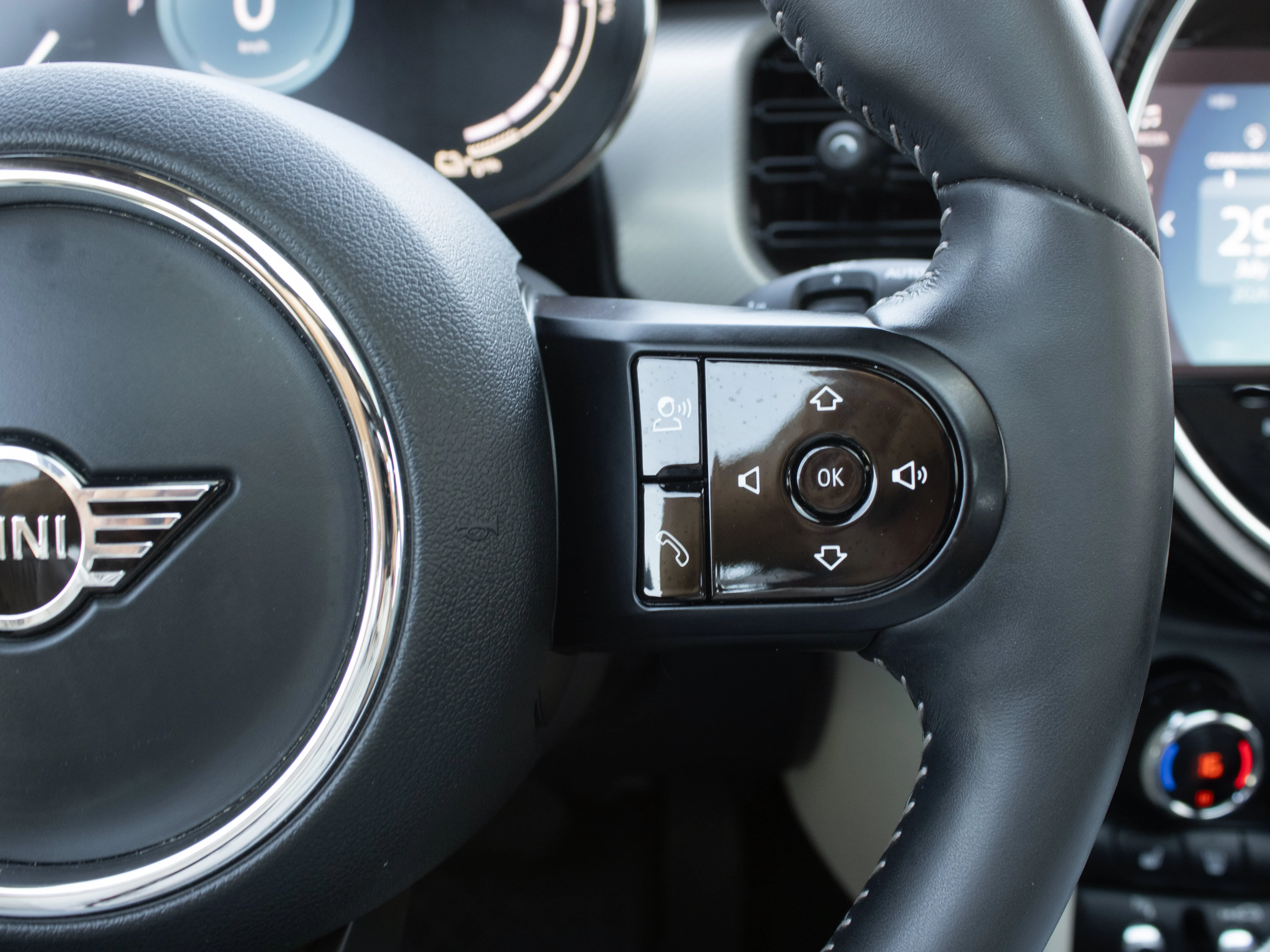 Used 2022 Blue MINI Cooper SE* | All-Electric | Heated Seats | Heated Steering Wheel | Navigation | Back-Up Camera | image 18