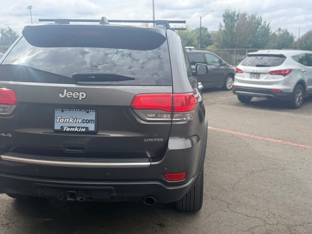 Used 2015 Gray Jeep Limited image 6