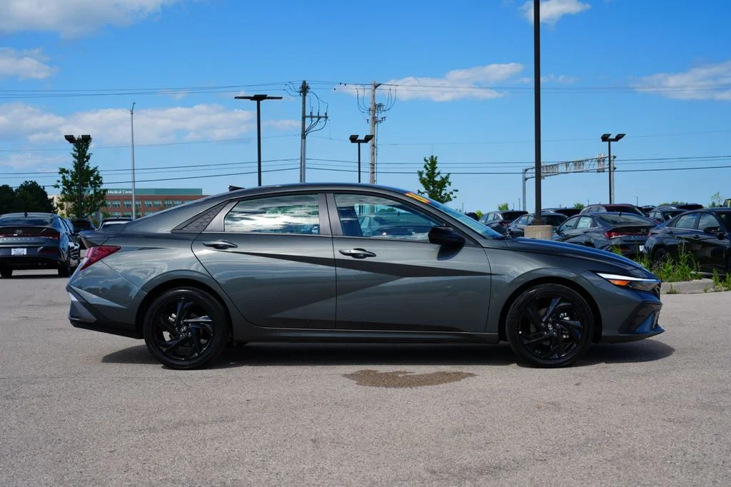 Used 2026 Gray Hyundai SEL Sport image 8