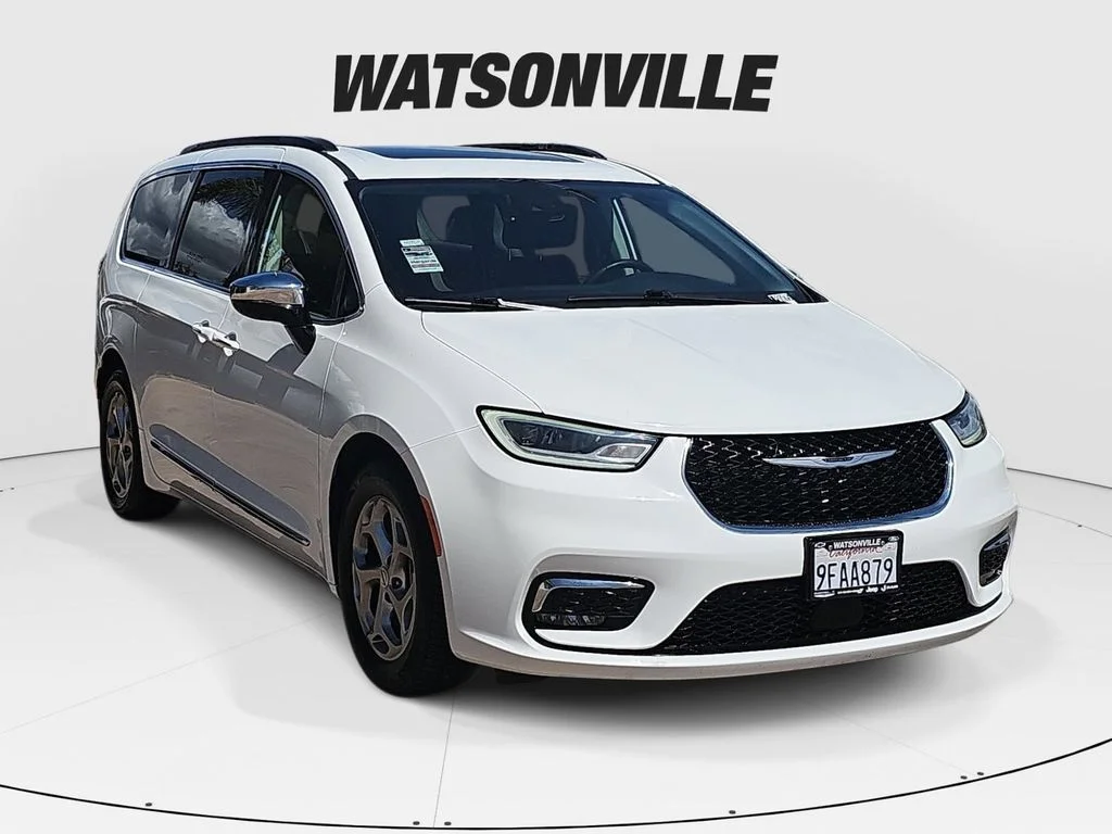 2023 Chrysler Pacifica Limited's photo