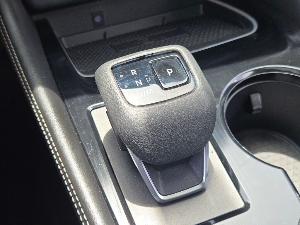 Used 2021  Nissan Platinum image 29