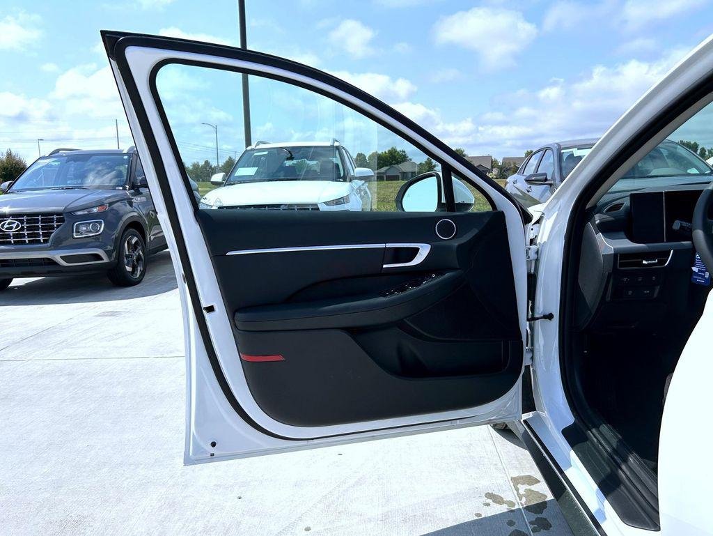 New 2026 Serenity White Hyundai Blue image 9