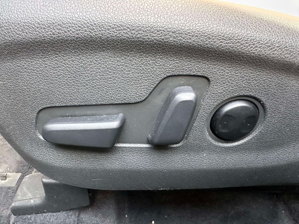 Used 2018 Black Hyundai SEL Plus image 14