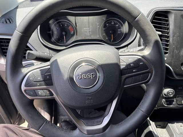 Used 2021 Gray Jeep Latitude Lux image 5