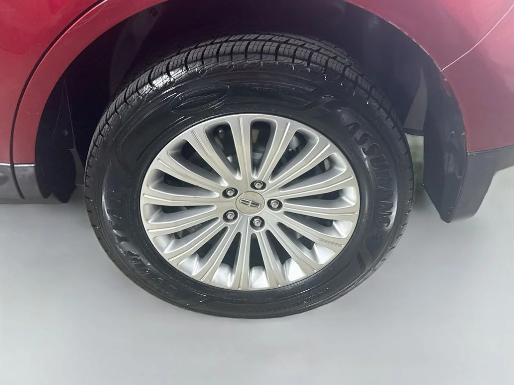 Used 2014 Ruby Red Metallic Tinted Clearcoat Lincoln Base image 9