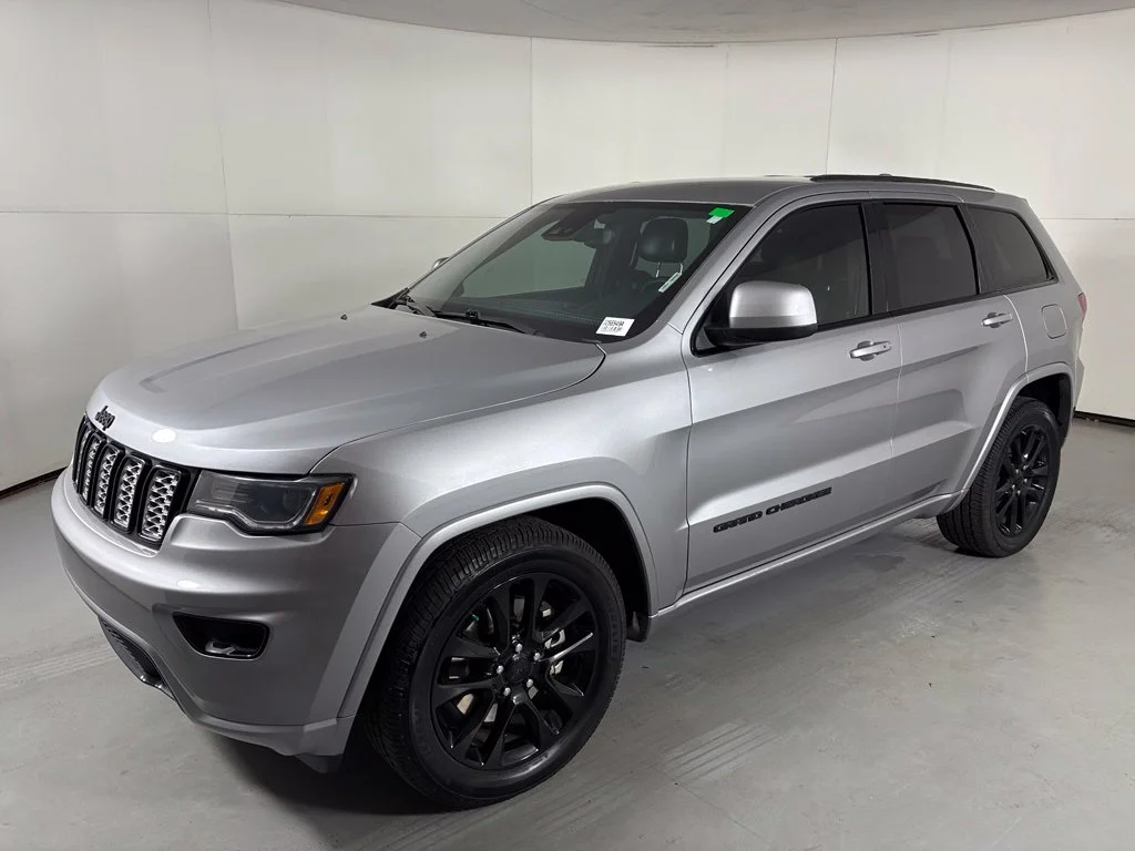 Used 2021 Silver Jeep Laredo X image 4