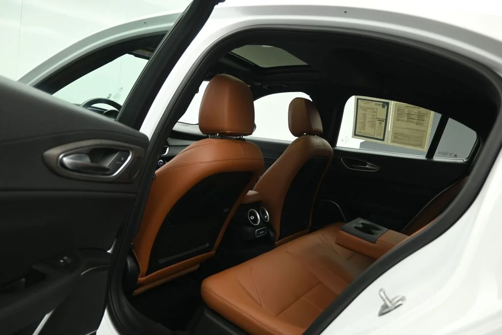 Used 2022 White Alfa Romeo Ti image 18