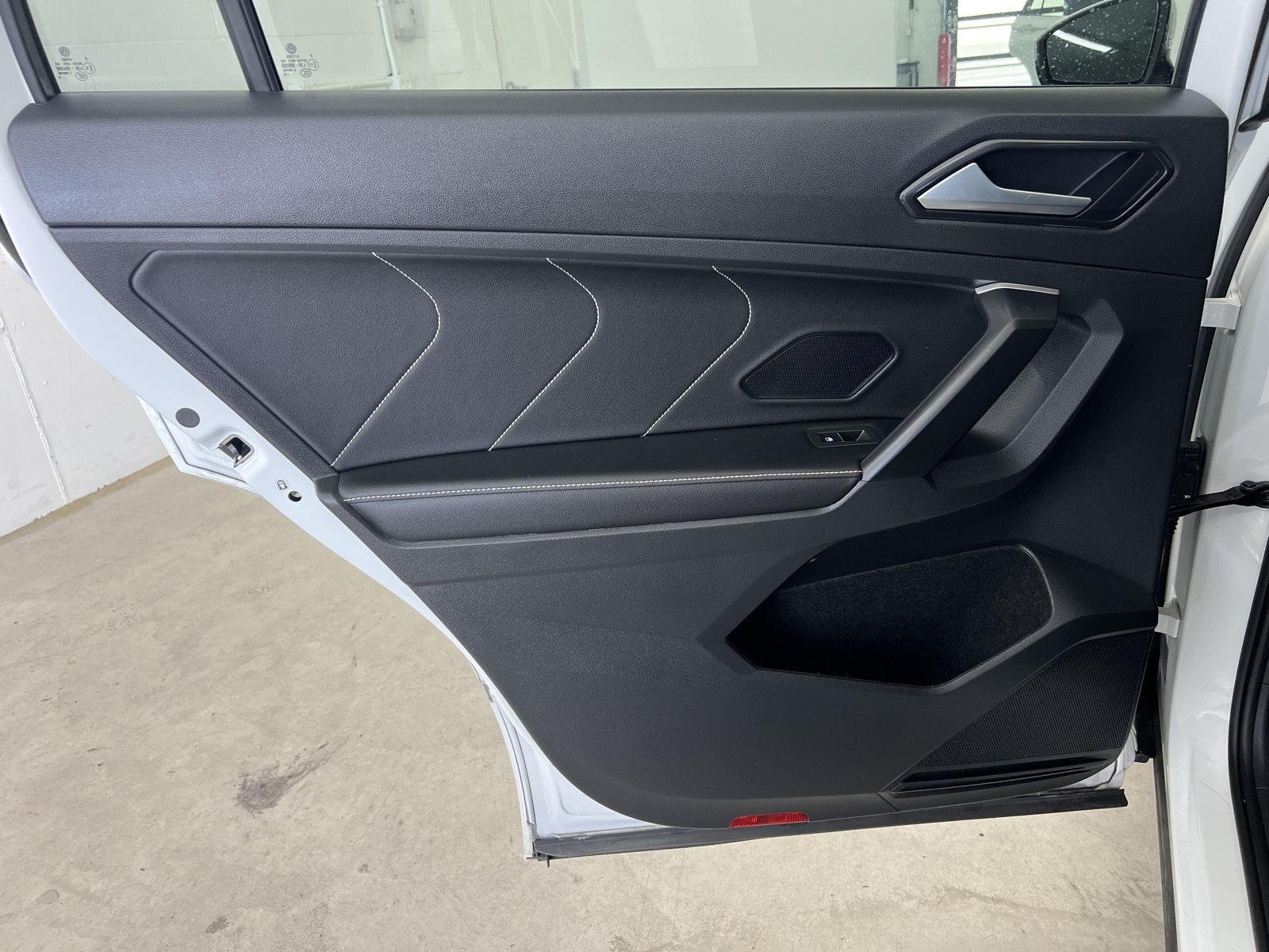 2023 Volkswagen Tiguan SEL R-LINE - Photo 24