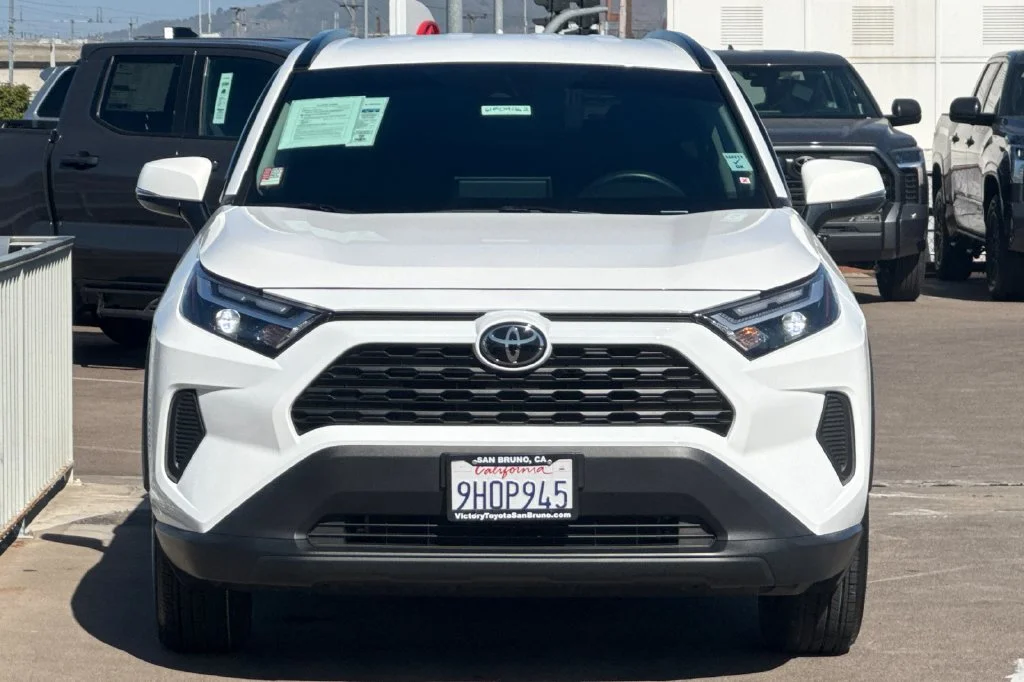 Used 2023 Ice Toyota XLE image 9