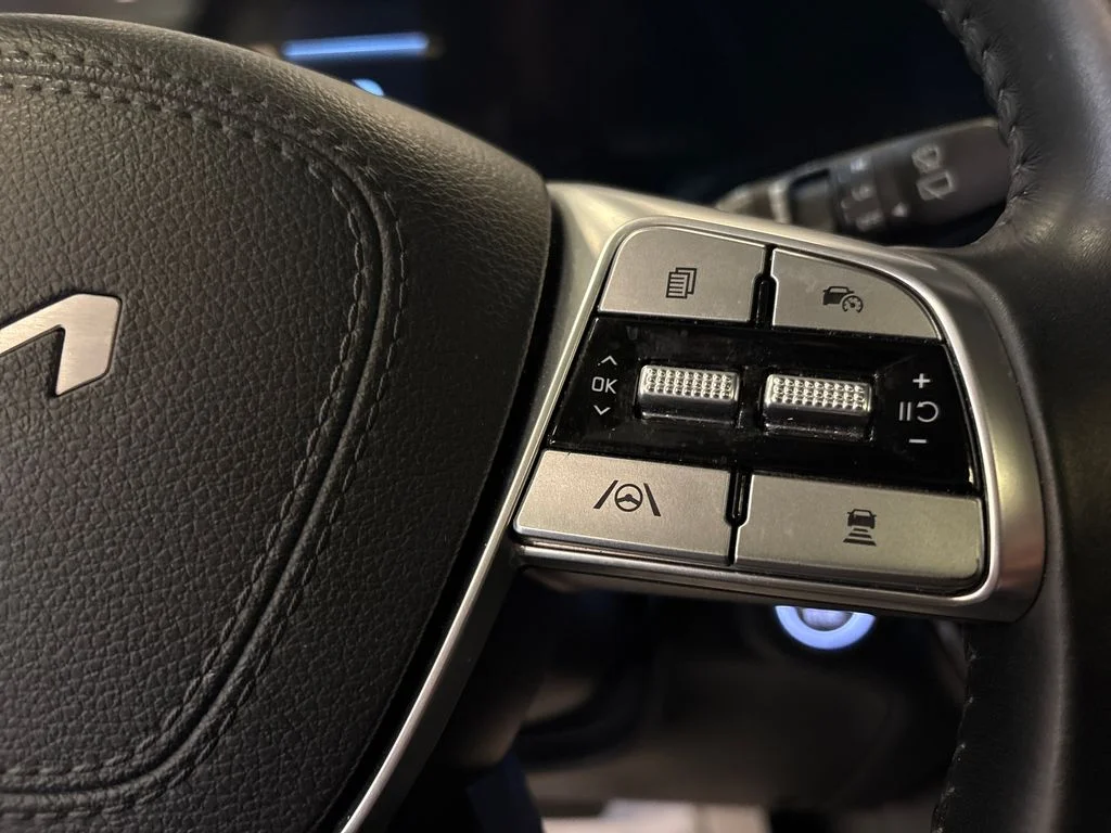 Used 2025 Black Kia S image 33