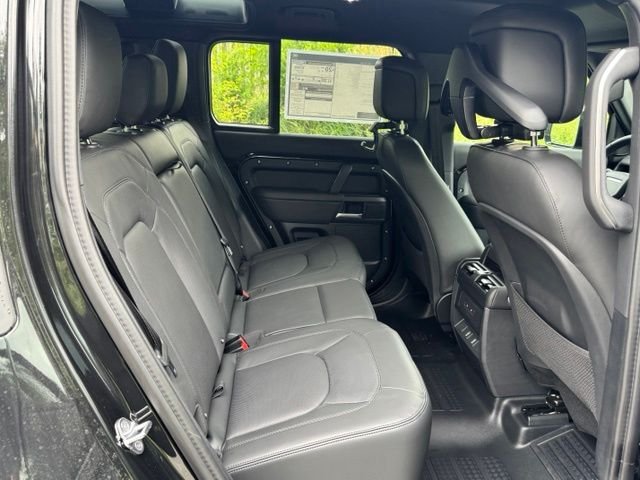 New 2026 Santorini Black Land Rover X-Dynamic SE image 17