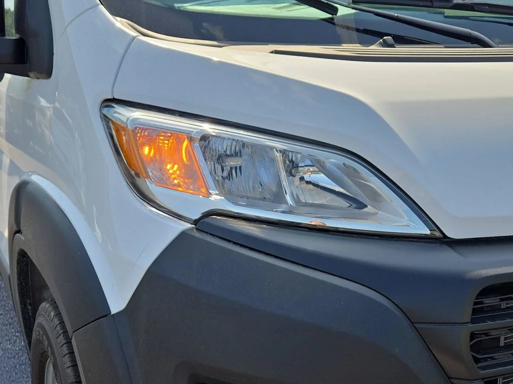 New 2026 Bright White Clear-Coat Exterior Paint RAM High Roof image 3