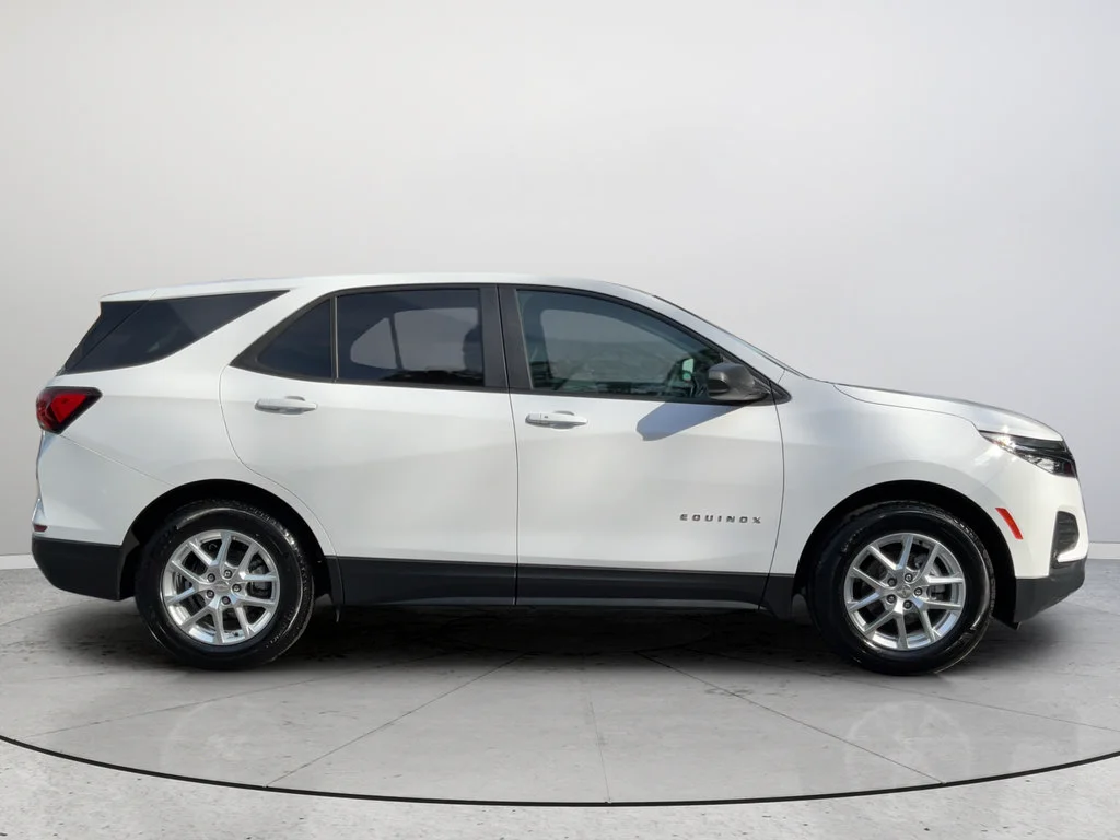 2024 Chevrolet Equinox LS - Photo 6