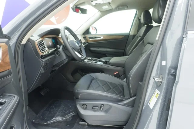 New 2026 Pure Gray Volkswagen 2.0T SE w/Technology image 15