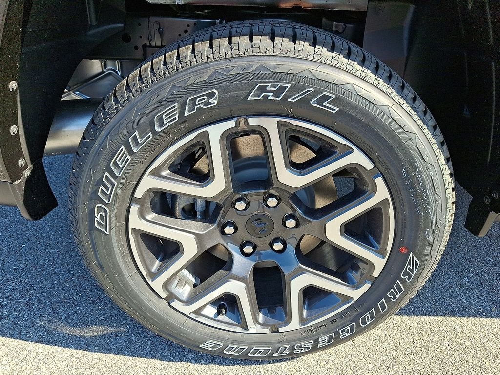 New 2026 Diamond Black Crystal Pearl-Coat Exterior Paint RAM Laramie image 5