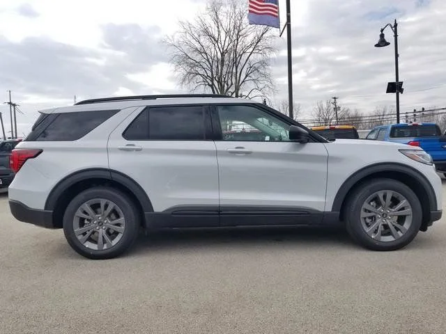 New 2026 Space White Metallic Ford Active image 3