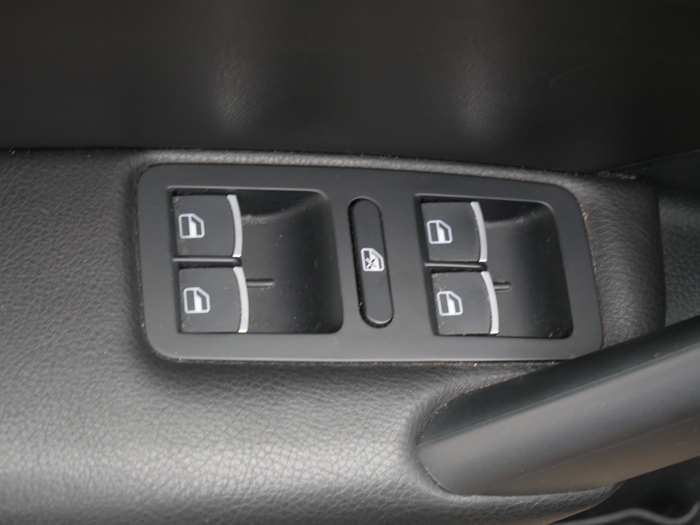 Used 2014 Black Volkswagen SE w/Snrf/Nav image 18