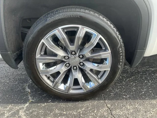 Used 2024 White Frost Tricoat GMC Denali image 3