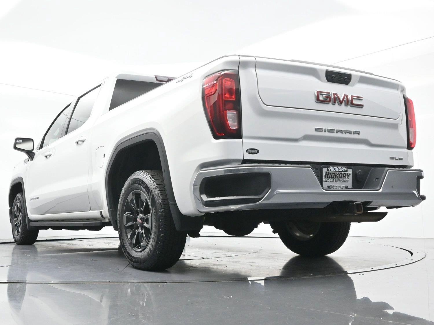 Used 2024 Summit White GMC SLE image 45