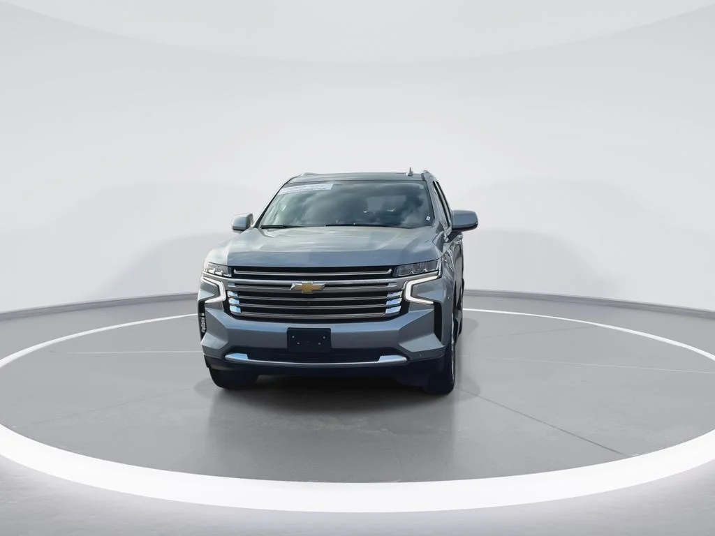 Used 2023 Gray Chevrolet High Country image 3