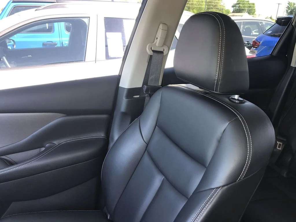 Used 2023 White Nissan SV image 22