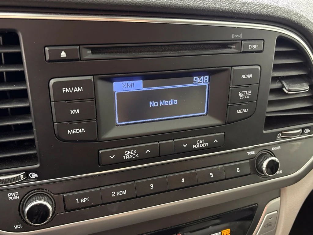Used 2017 White Hyundai SE image 29