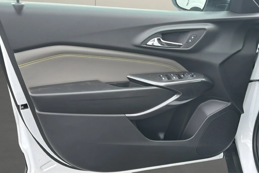 New 2026 Summit White Chevrolet ACTIV image 14