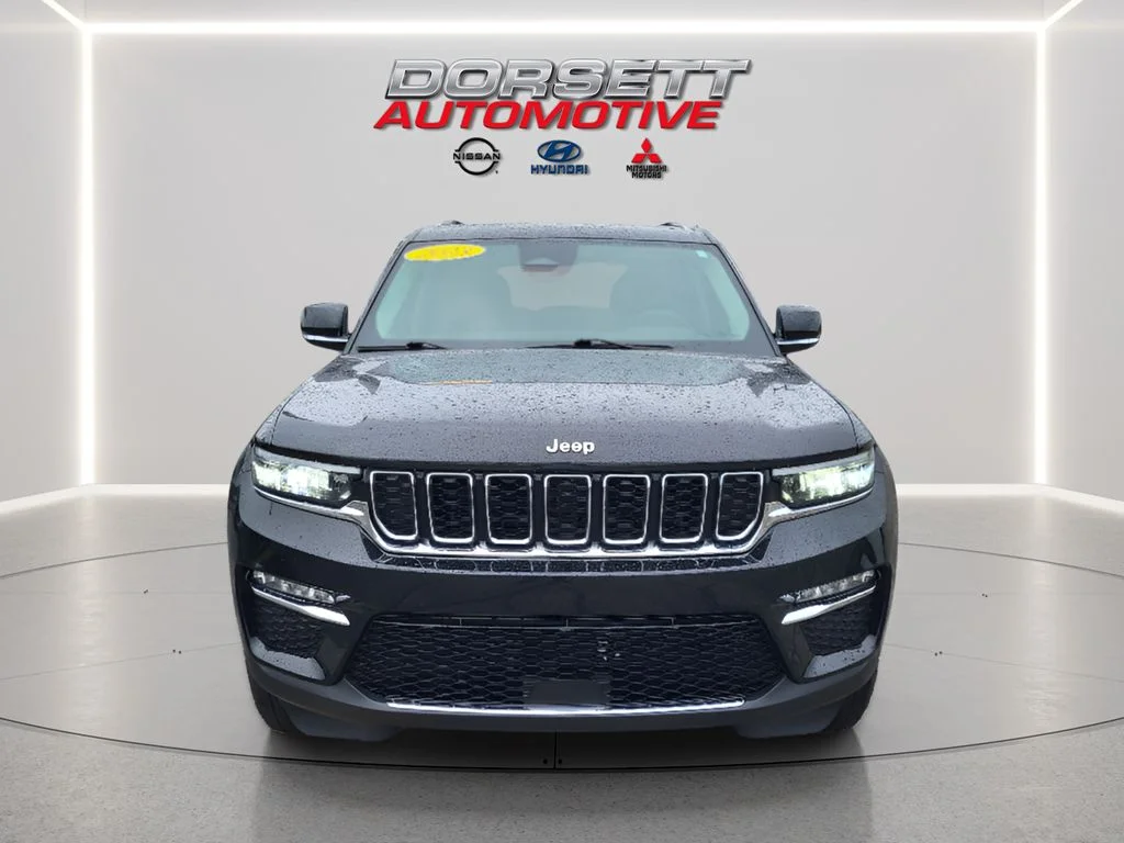Used 2023 Diamond Black Crystal Pearlcoat Jeep Limited image 2